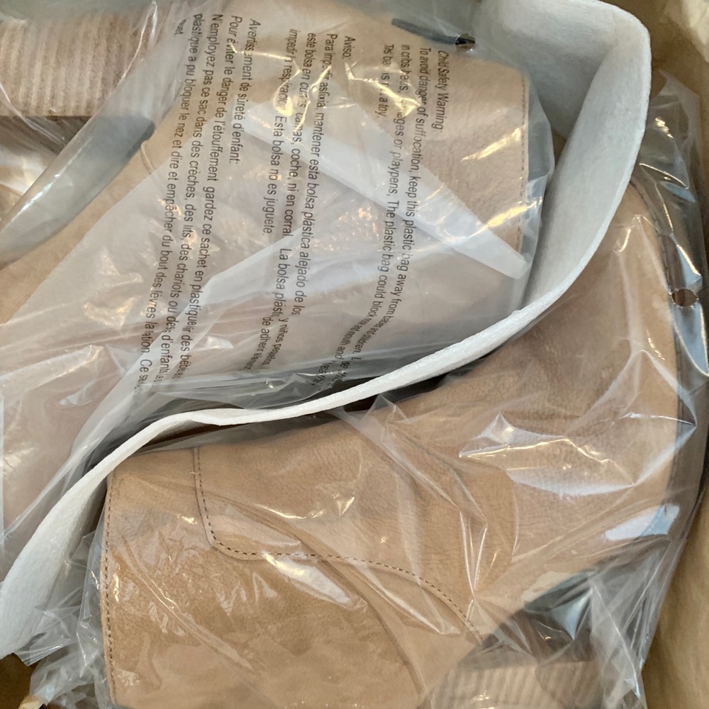 Lucky Brand Liesell Leather Ankle Booties Sesame HTF *Shoe Obsessed Seller! 💕 - Picture 3 of 4